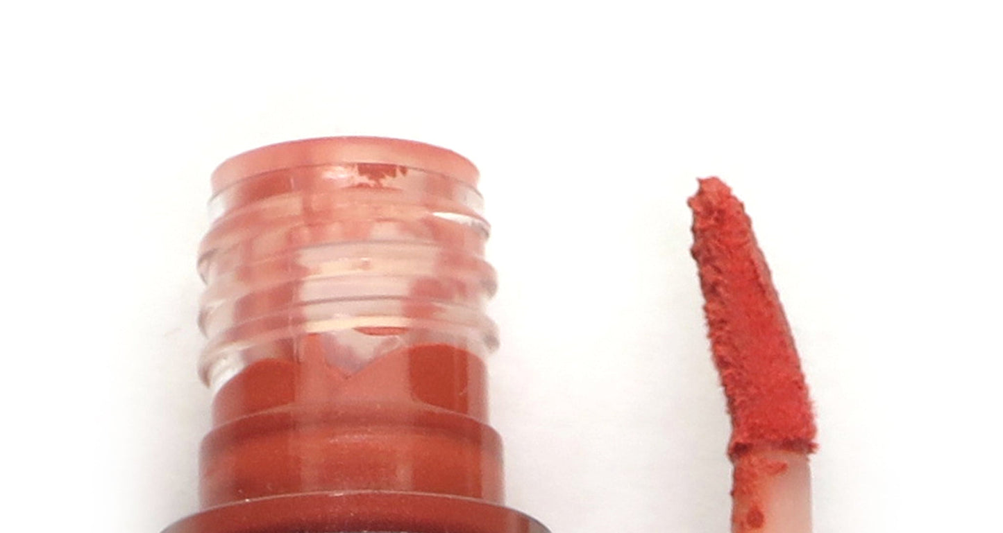 Glow Matte Blush Apricot Bliss, Front view Bottle, Blush on, Matte Blush, brush shade, open bottle